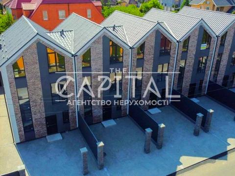будинок за адресою с. Петропавлівська Борщагівка, Каштанова вул., 33