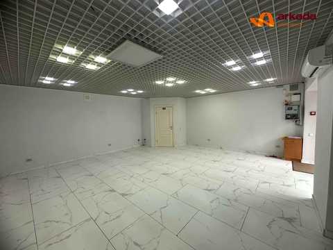 комерційна за адресою Берегова вул., 18