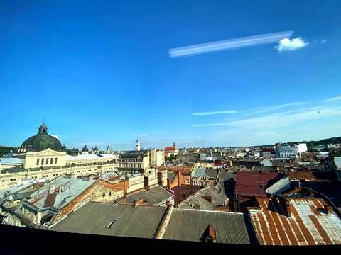 комерційна за адресою Шпитальна вул., 1