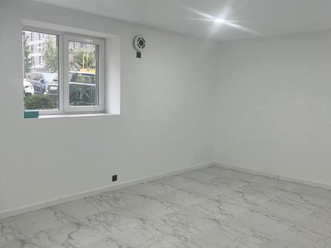 коммерческая по адресу Академика Ярослава Подстригача ул., 1