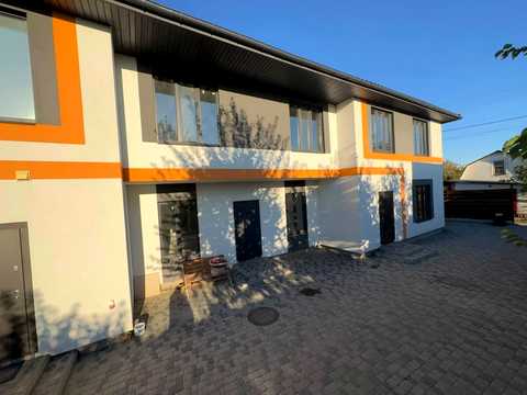 будинок за адресою 16-а Ентузіастів