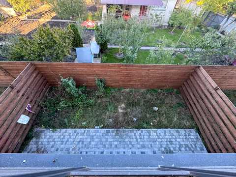 будинок за адресою 16-а Ентузіастів
