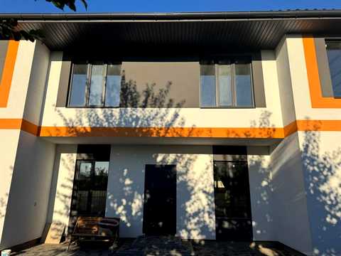 будинок за адресою 16-а Ентузіастів