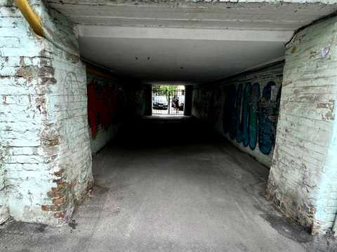 комерційна за адресою Володимирська вул., 82-А