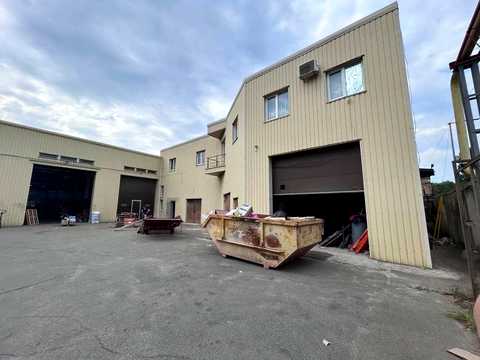 комерційна за адресою Вінстона Черчилля вул. (Червоноткацька), 1