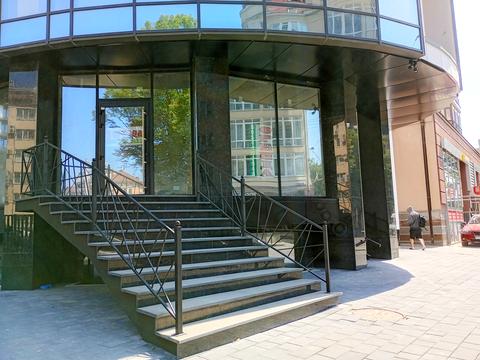 комерційна за адресою Чорновола вул., 9