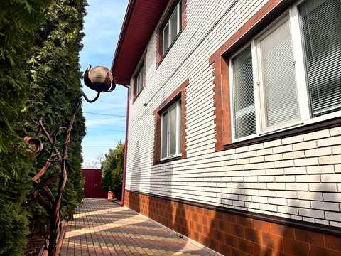 будинок за адресою Вишнева, 10