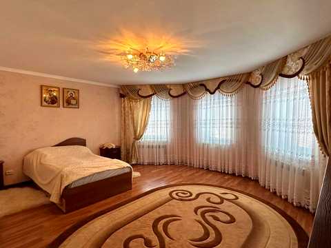 будинок за адресою Вишнева, 10
