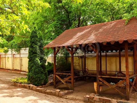 комерційна за адресою Каштанів вул., 14а