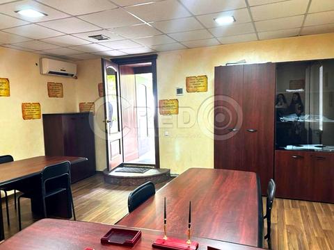 комерційна за адресою Каштанів вул., 14а