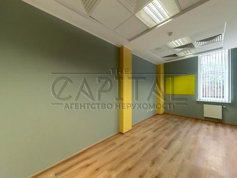 комерційна за адресою Дмитрівська вул., 94
