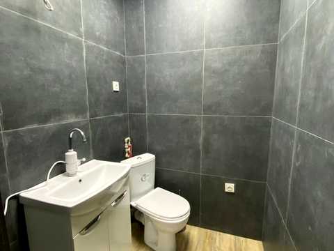 комерційна за адресою Височана вул., 18 к25