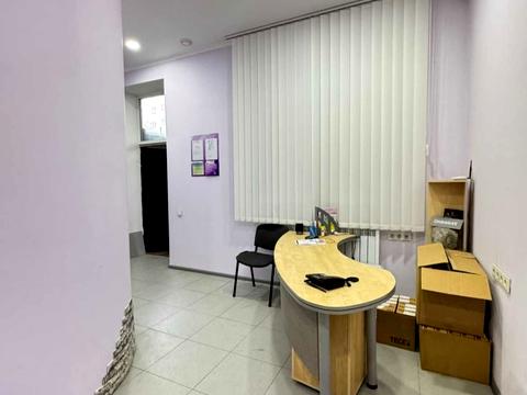 комерційна за адресою Академіка Амосова вул., 22