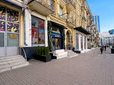 комерційна за адресою Басейна вул., 1/2
