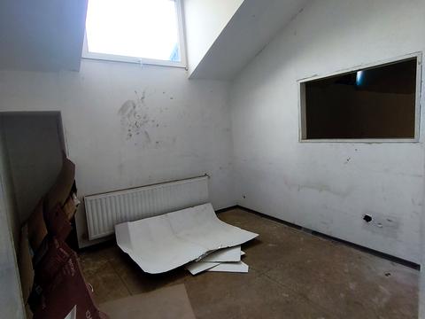 комерційна за адресою Тваринників вул., 9