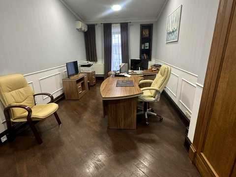 комерційна за адресою Жилянська вул., 72А