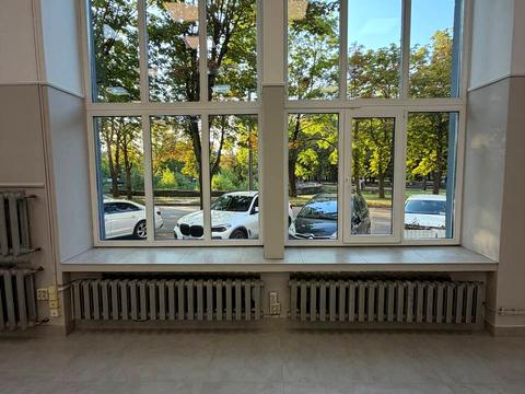 комерційна за адресою Героїв УПА вул., 77