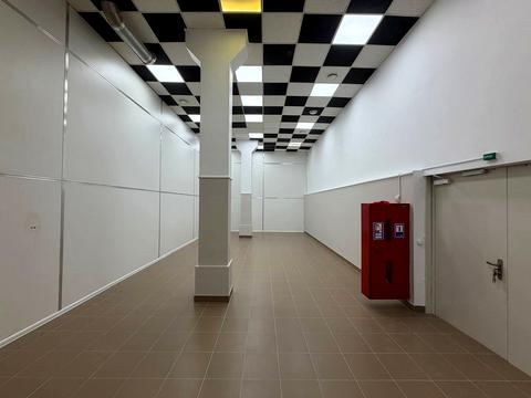 комерційна за адресою Героїв УПА вул., 77
