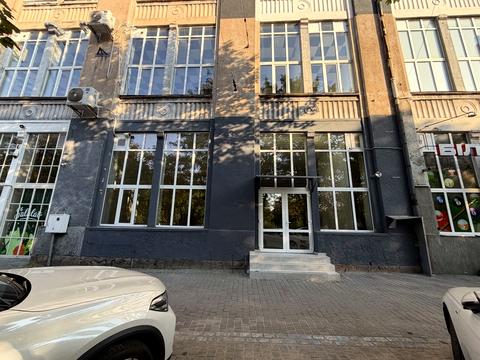 комерційна за адресою Героїв УПА вул., 77