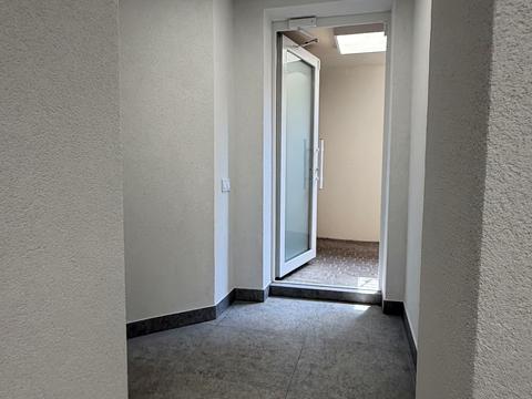комерційна за адресою Мартинова просп., (вул. Радісна, 4а)