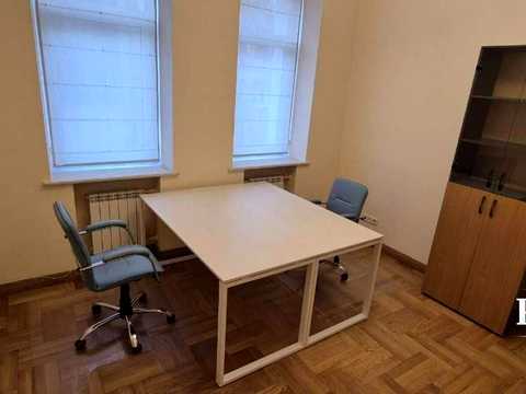 комерційна за адресою Інститутська вул., 9В