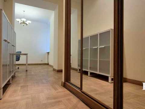 комерційна за адресою Інститутська вул., 9В