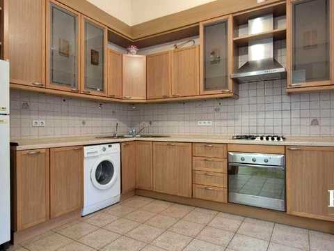 комерційна за адресою Інститутська вул., 9В