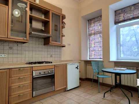 комерційна за адресою Інститутська вул., 9В