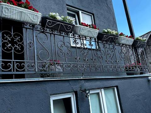 комерційна за адресою Домбровського вул., 50