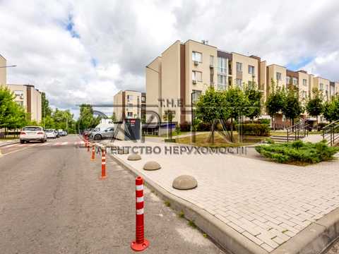 комерційна за адресою Михайла Дерегуса вул. (Янтарна), 42