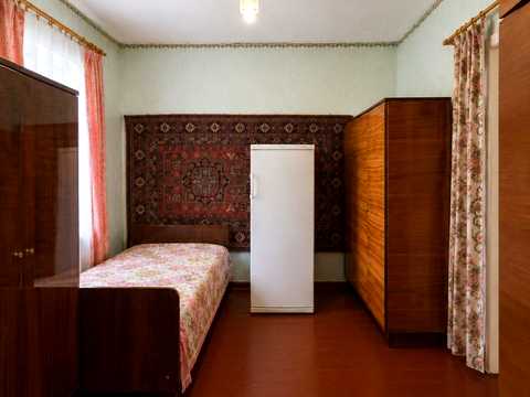 дом по адресу Середня