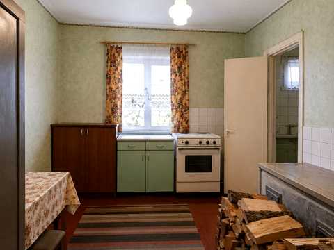 дом по адресу Середня