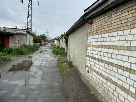 паркоместо по адресу Покільска ул. (Камышинская), 4