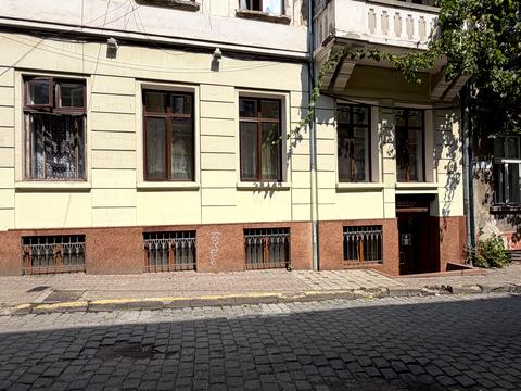 комерційна за адресою Чернівці, Миколи Гоголя вул., 3