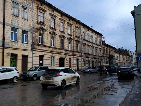 квартира за адресою Під Дубом вул. (Космонавтів), 4а