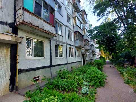 квартира за адресою Михайла Комарова вул. (Тархова), 5