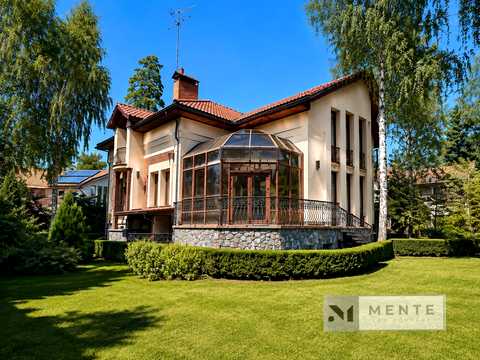 будинок за адресою Курортна вул., 9