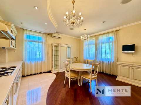 будинок за адресою Курортна вул., 9