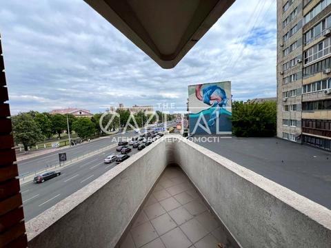 коммерческая по адресу Лесі Українки пл., 30