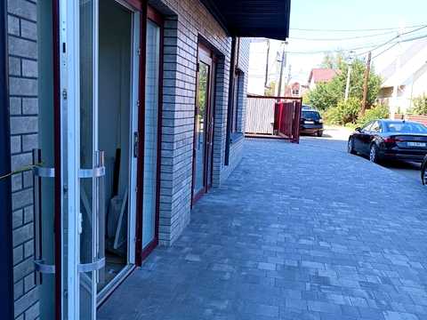 комерційна за адресою Гнатюка вул., 4