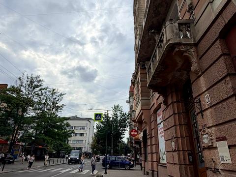 коммерческая по адресу Черновола ул., 28