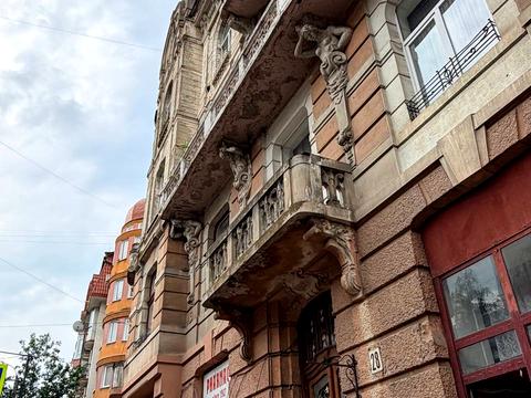 коммерческая по адресу Черновола ул., 28