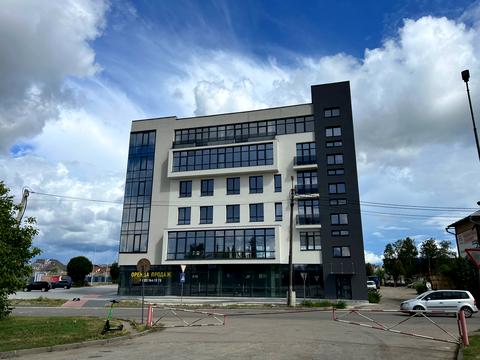 комерційна за адресою Максимовича вул., 15