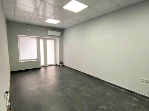 комерційна за адресою Височана вул., 18 к19