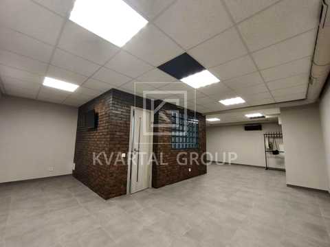 комерційна за адресою Українська вул., 83