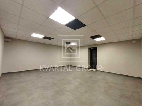 комерційна за адресою Українська вул., 83