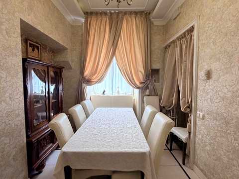 комерційна за адресою Данила Галицького пл., 2
