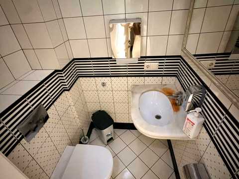комерційна за адресою Данила Галицького пл., 2