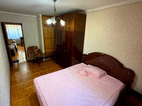 квартира за адресою Героїв Крут вул. (Валентини Терешкової), 4