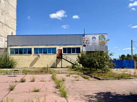 комерційна за адресою Металургів вул., 50